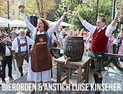 Luise Kinseher: Anstich und Bierorden der Damischen Ritter in der Hirschau (©Foto: Martin Schmitz)